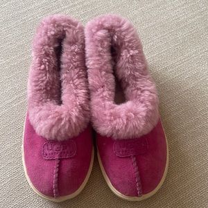 UGG slippers for girls, natural fur.  size 30 New